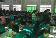 学生就餐
