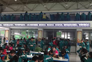 学生食堂就餐